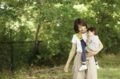 子育て中の親にとって欠かせない存在の抱っこひも