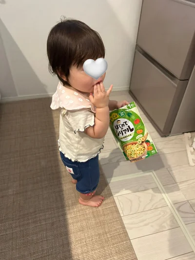 見つかってもつまみ食いしています▶この時のポストは次の写真（⇒次へ）