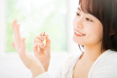 ひと塗りで、気分はメルヘン童話の主人公！エレガントなネイルが新発売