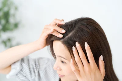 加齢による髪の悩みは頭皮からアプローチ！簡単頭皮マッサージとおすすめスカルプケア