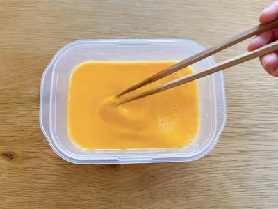 卵はよく溶きほぐして