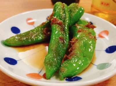 「甘長とうがらしのおひたし」はめんつゆ＋酢につけて