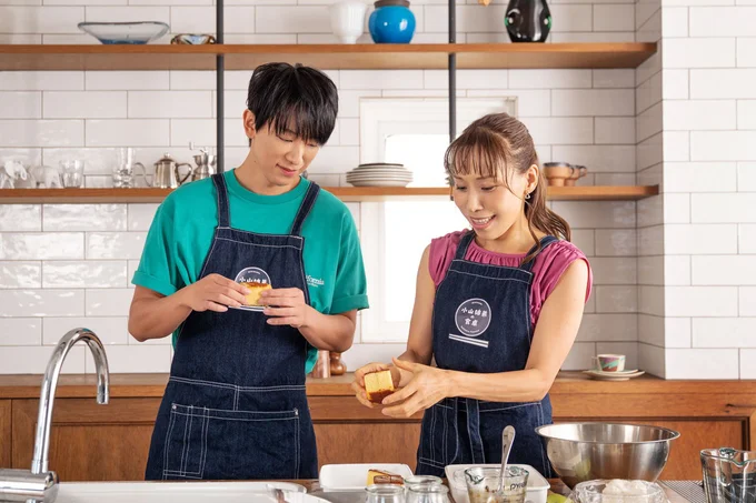 カステラを使うことで甘みとコクがUP！　スポンジでもOK。食パンの場合は砂糖と熱湯を増やして。