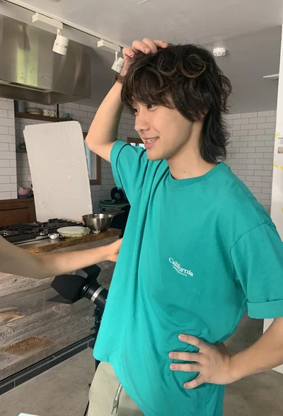 少し照れくさそう