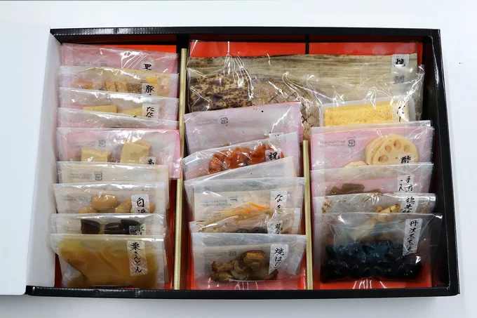 常温で届いたおせちをオープン！
