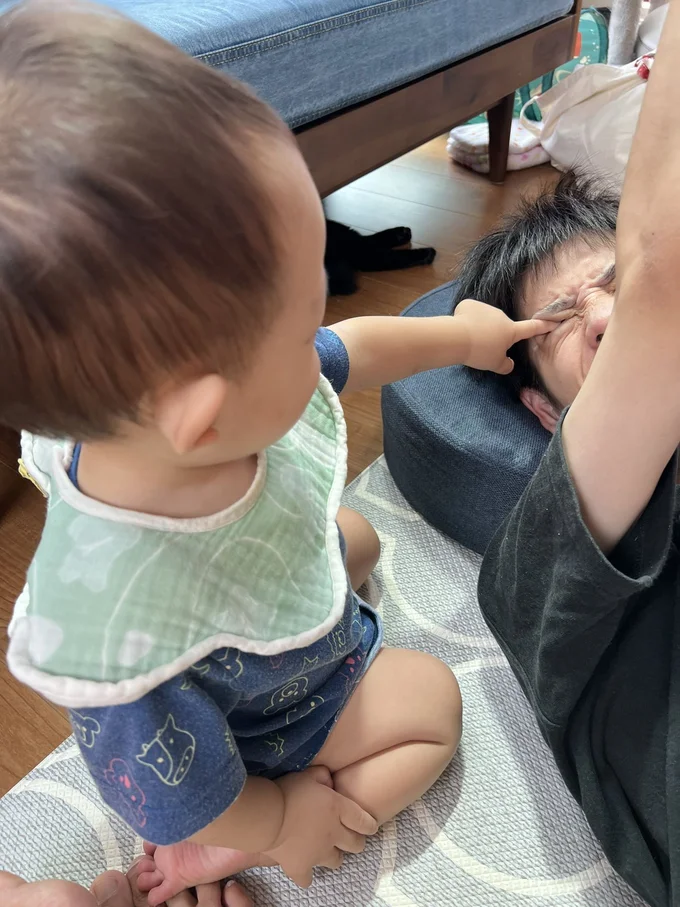 パパの目に指が！！▶もっとある！息子くんのかわいいエピソード（⇒次へ）
