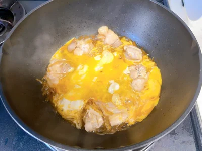 半熟になったらごはんの上にのせて！