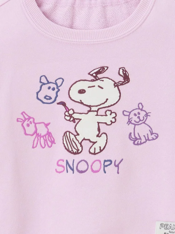 お絵描きが大好きなスヌーピー。かわいいイラストに心もほっこり