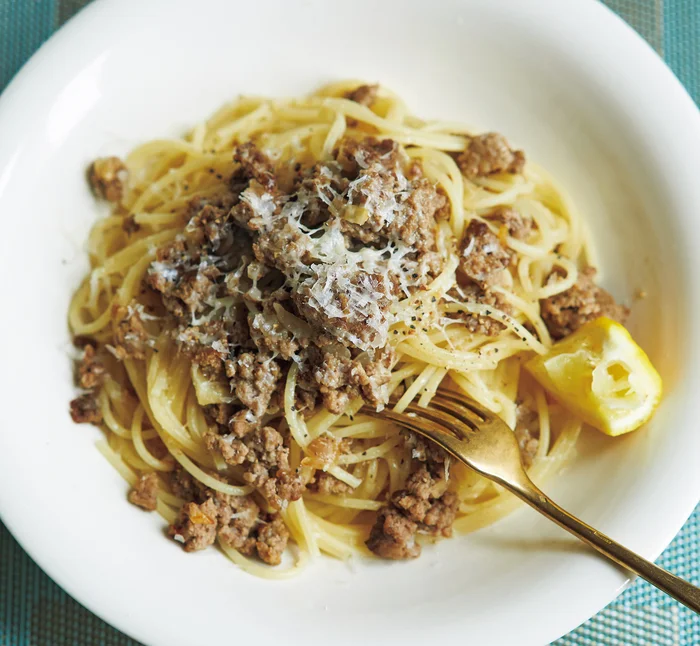 有賀薫さんの＜白いミートソースのスパゲッティ＞定番メニューが早変わり／おうちごはんは日々のくりかえし。（4）
