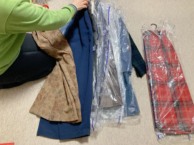 母が若いころに着ていた服があちこちに