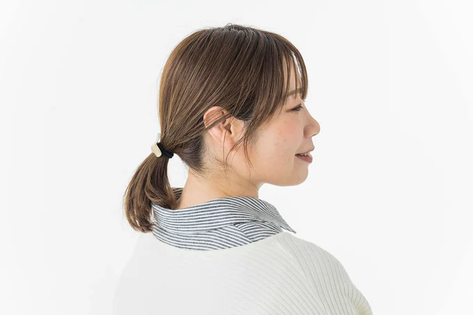 首の後ろにデザインがあるのでぽっこりが目立たない!