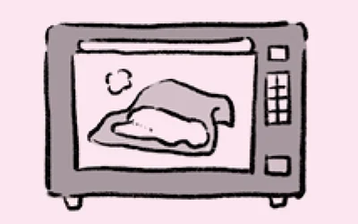 電子レンジやお湯で温めたタオルを目にのせて。