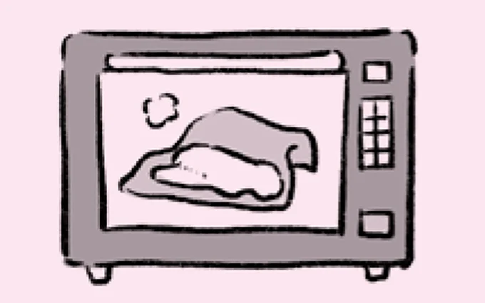 電子レンジやお湯で温めたタオルを目にのせて。