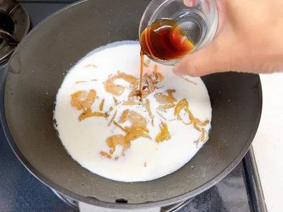 めんつゆは1人分に大さじ1。かくし味程度に加える