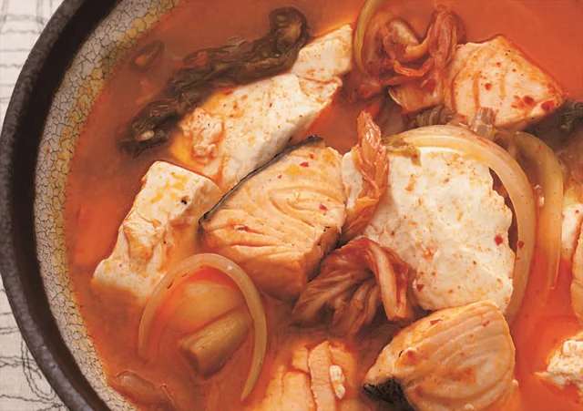 寒い時期に食べたい！あったか豆腐×魚介類おかず２選