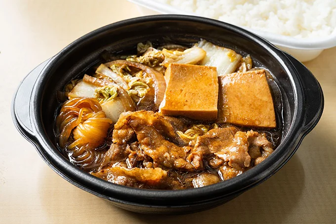 甘辛く煮込んだお肉がたっぷり！「牛すき焼き弁当」（720円）