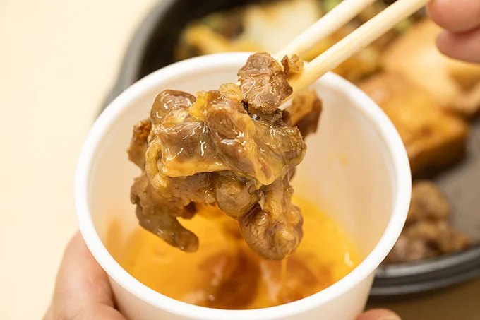 生卵を絡めて食べるとさらにおいしい！