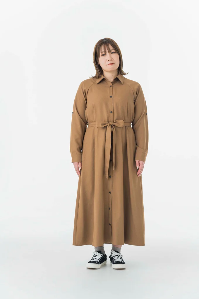 ベルトを無理に一周させたようなパツパツ感…
