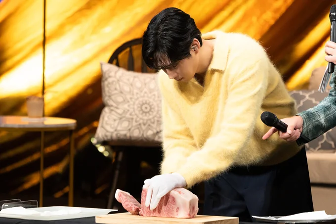 お肉を300gぴったりに切り分けられる?真剣なソンフンさん