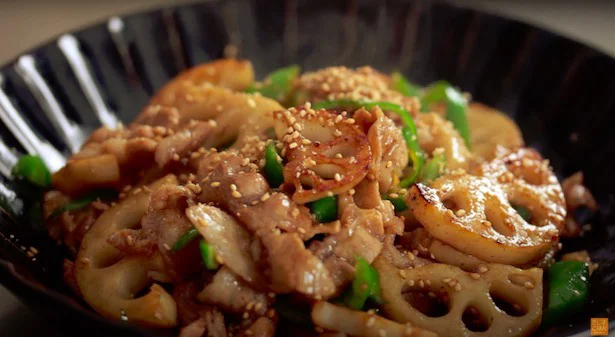 れんこんの香ばしさと絶妙な食感がたまらない！ きじま流「豚バラとれんこんの甘辛炒め」