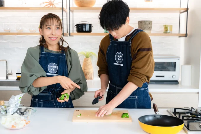 「この切り方、康代(母)がやってた気がする!」と小山さん。しっかり料理をするお母さんのことを見ていたのですね!デキる息子!