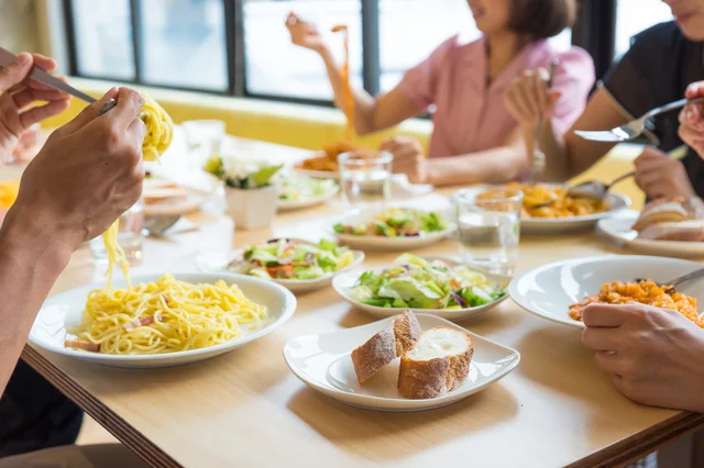 アレルギー持ちも安心！ 飲食チェーン店でアレルギー表示への取り組みが増加