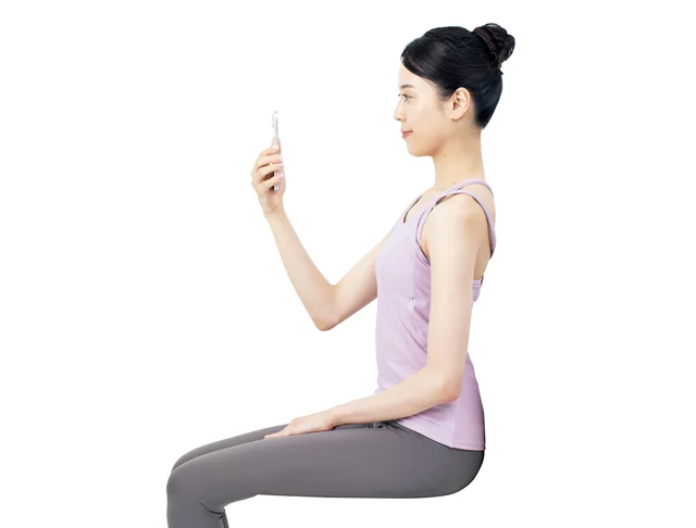 スマホはどう見る？枕の高さは？『スマホ首』にならないための生活習慣