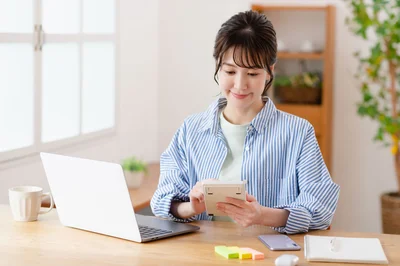 Webライターのリアルな収入は？アンケート結果を公開！