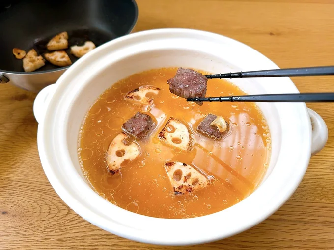 炒めた具材をのせて
