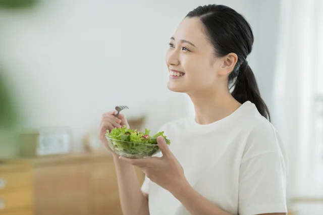 いつものサラダにかけるだけ♪ 毎日の食事で、手軽に野菜を摂って健康に!