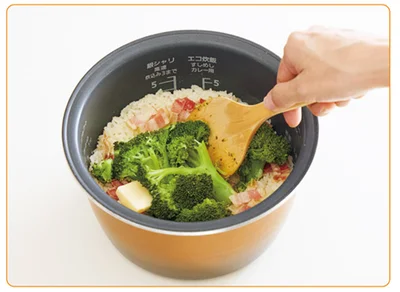 房も茎もしゃもじで崩れるほどやわらかくなる