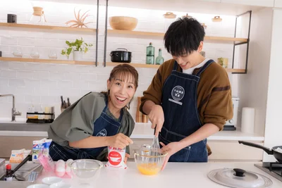 「1、2、3…」とコミカルにカウントするザ・エンタテイナーのみきママさんに小山さんは思わず笑顔