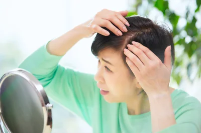 40代からの薄毛、原因は「髪の細さ」!? 分け目、頭頂部のボリュームが気になったら