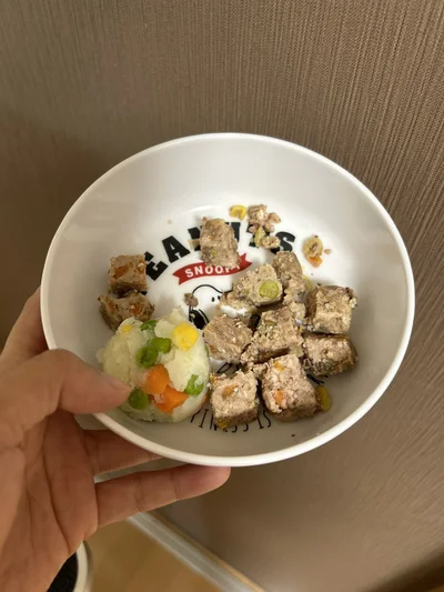 ごちそうに大喜び！▶ケーキもあります（⇒次へ）