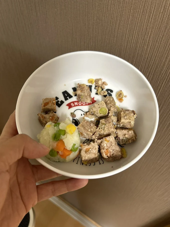 ごちそうに大喜び！▶ケーキもあります（⇒次へ）