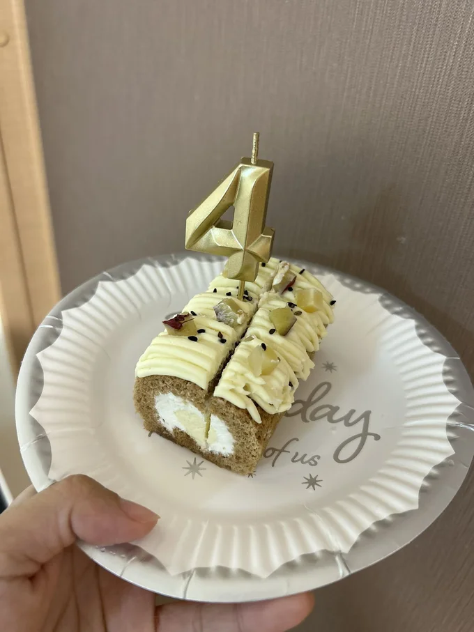 もち吉くん、4歳おめでとう！▶4年分のお誕生日写真が揃いました（⇒次へ）
