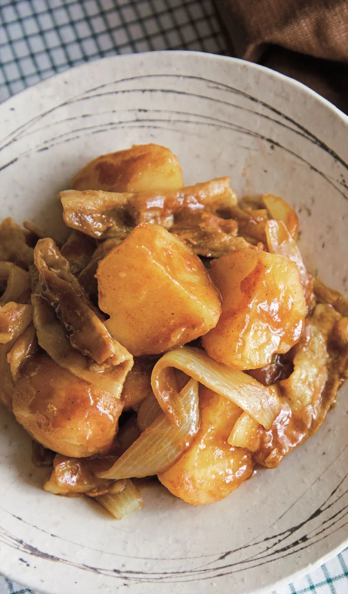 レンチンで加熱してさっと煮からめるだけ「スパイシー肉じゃが」