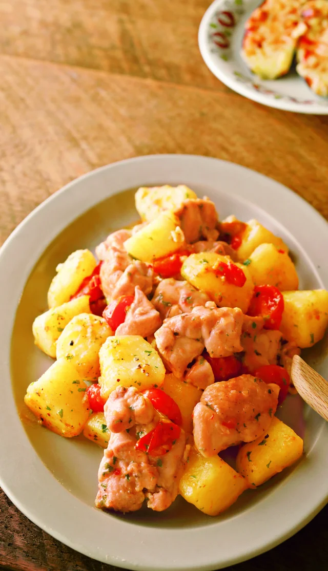 韓国風からイタリアンまで！とり肉とじゃがいもの香り高いおかず2選