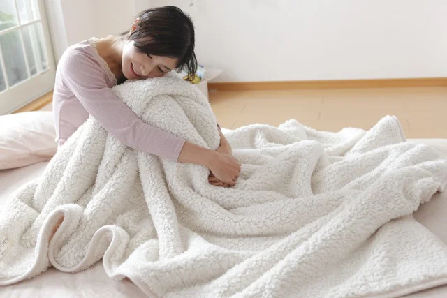 羊になれるモコモコあったか毛布！ コレ1枚で秋冬はポカポカ快適