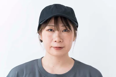 なぜか顔の余白が目立って見えてしまうキャップ姿
