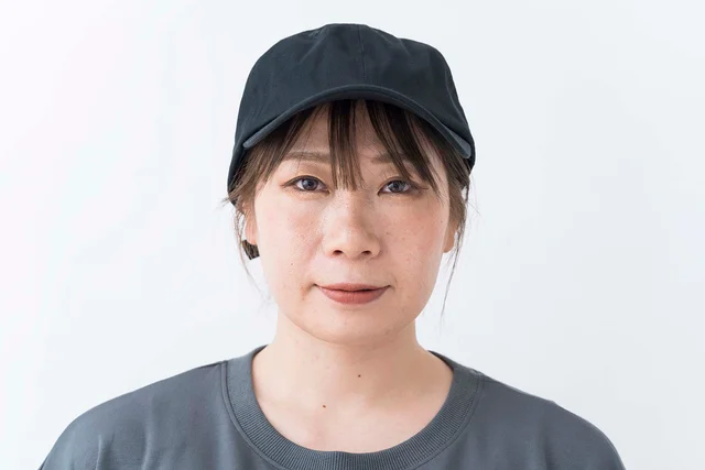 コンパクトに見えるはずが、顔デカ効果が倍増⁉︎ 上手な帽子の取り入れ方を知りたい