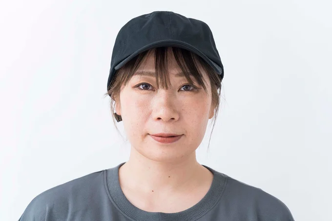 なぜか顔の余白が目立って見えてしまうキャップ姿