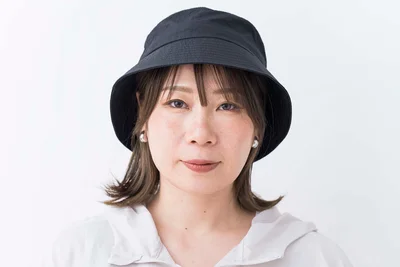 被ってから顔幅に合わせてサイドを引き出し、バランスを整えましょう