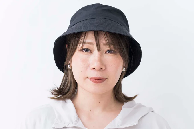 被ってから顔幅に合わせてサイドを引き出し、バランスを整えましょう