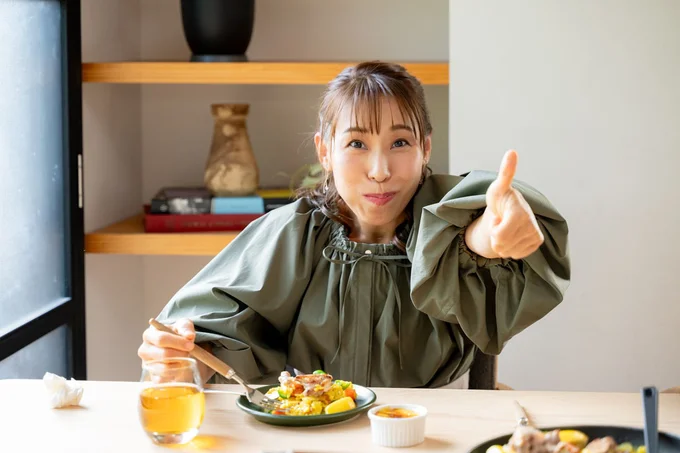 感動のポーズ！　つい動いてしまうみきママさんに小山さん「動画がメインの人だから止まれないの(笑)」