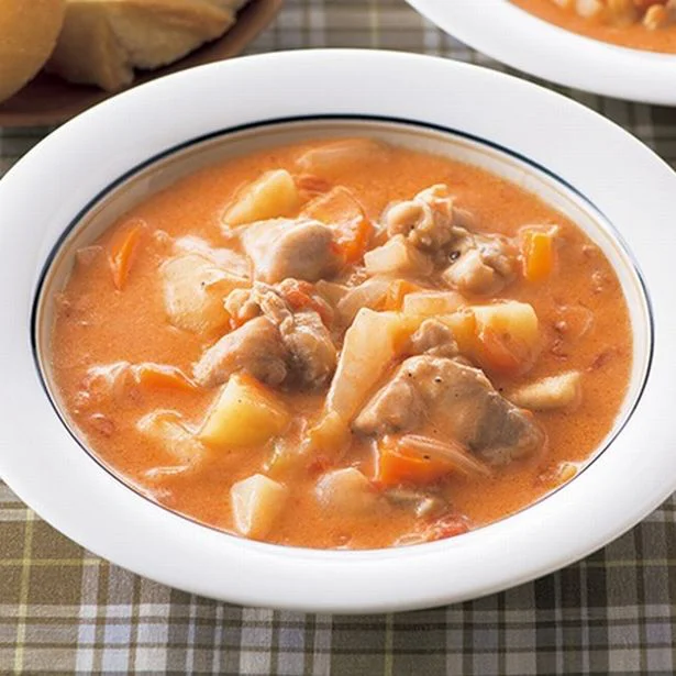 【あったかレシピ】秋の休日に家族そろって食べたい！「とり肉のトマトクリームシチュー」