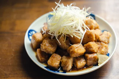 柚子胡椒で“味変”もおすすめの「マグロの南蛮漬け」