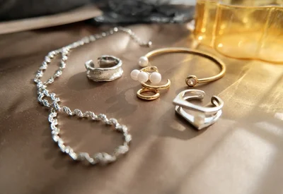 今っぽアクセが1個あたり800円台⁉ 「オトナのアクセサリー福袋」でアラフィフコーデが見違えた！