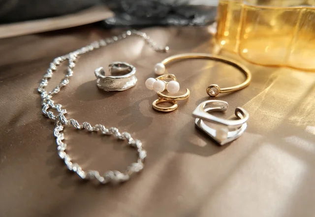 今っぽアクセが1個あたり800円台⁉ 「オトナのアクセサリー福袋」でアラフィフコーデが見違えた!