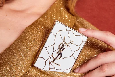 YVES SAINT LAURENT BEAUTÉ のクチュールミニクラッチ